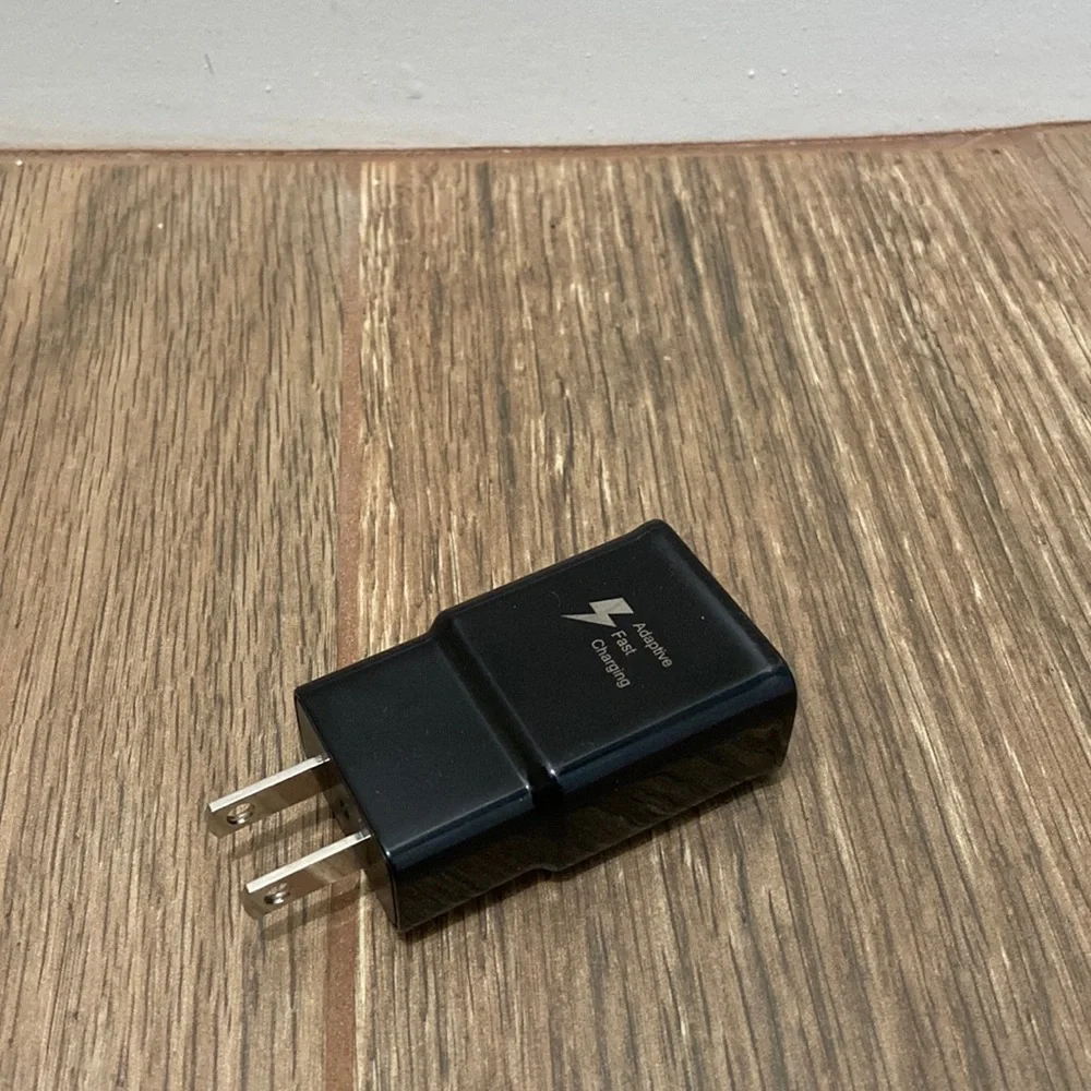 🧡 travel adapter